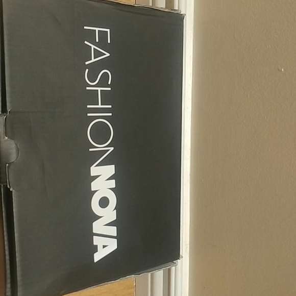 Black laced heels - Picture 6 of 7